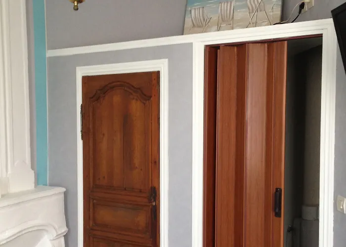 圣埃狄安娜酒店 *