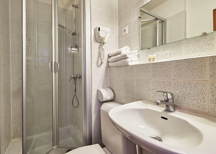 Saint Etienne Otel *